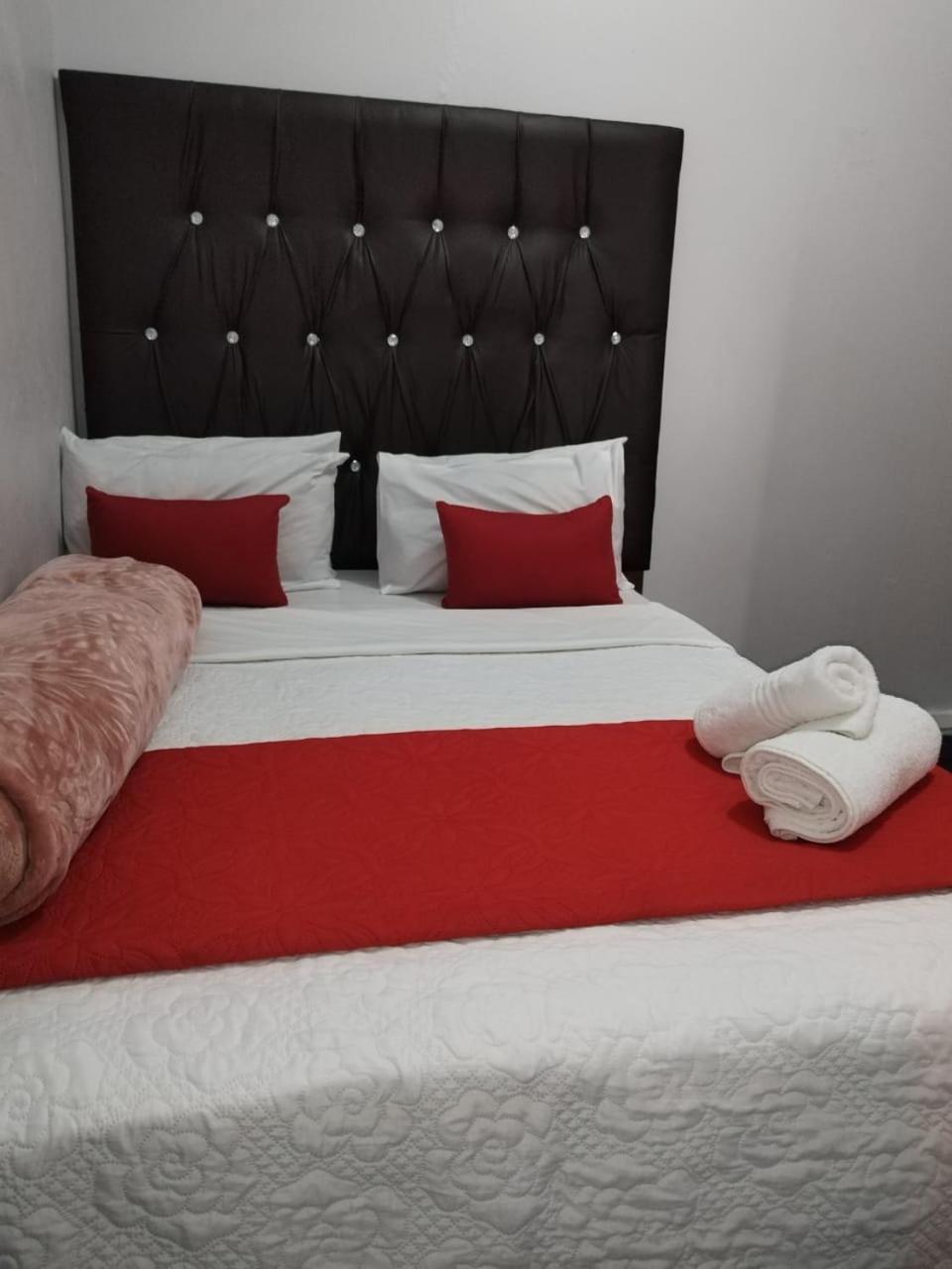 The Croc Guest House Springs  Eksteriør bilde