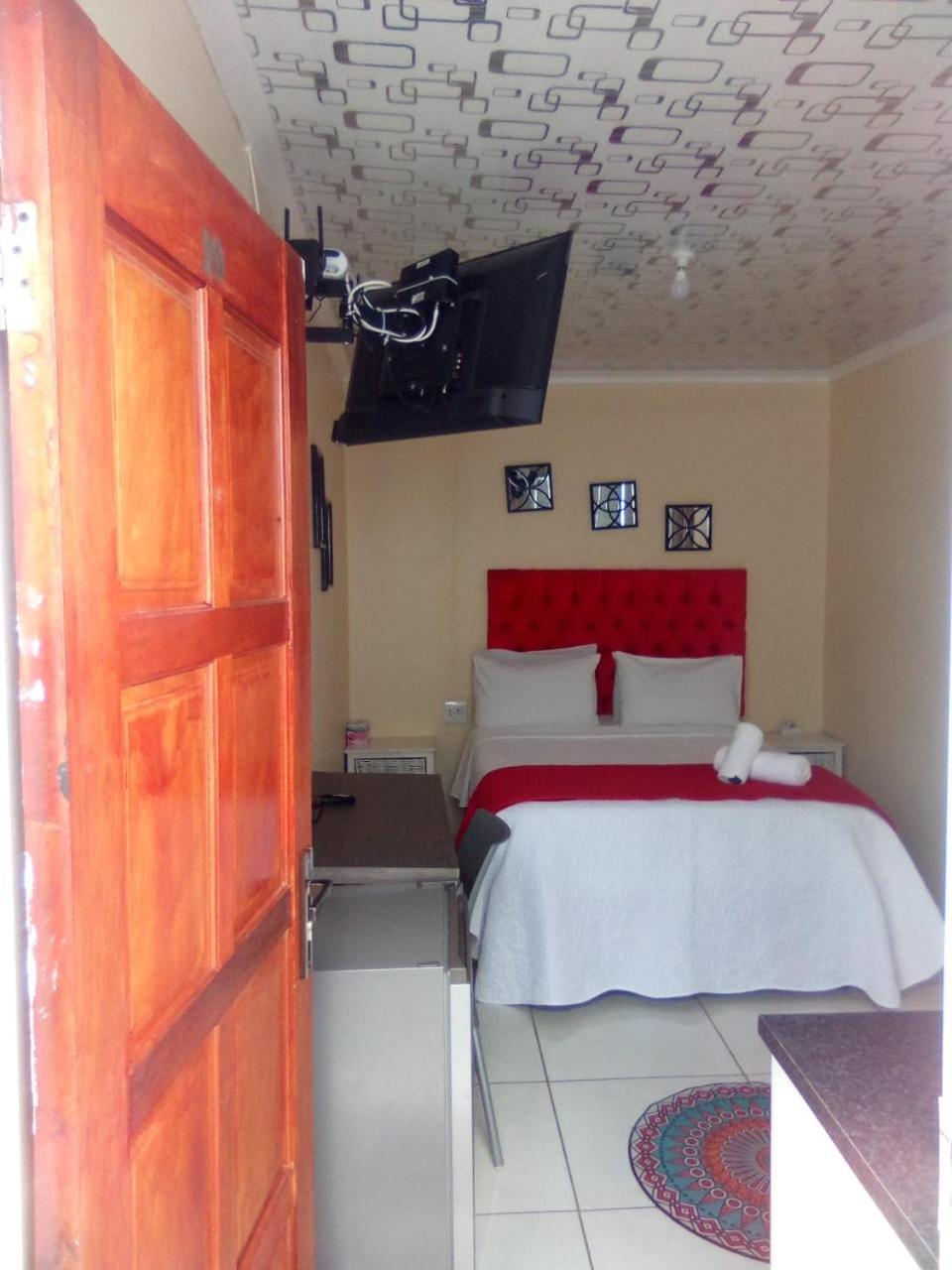 The Croc Guest House Springs  Eksteriør bilde